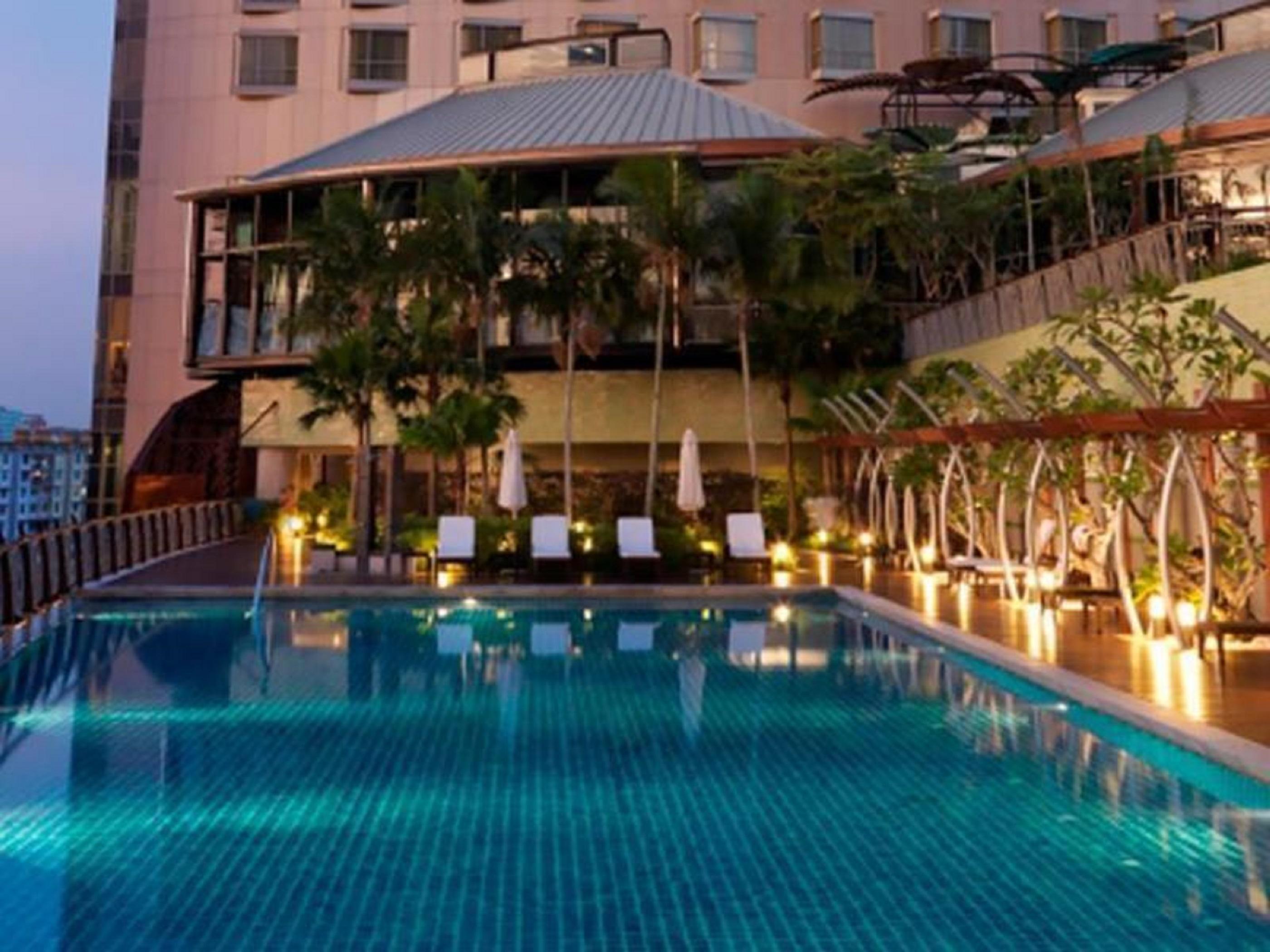 St Giles Gardens Hotel Kuala Lumpur Exterior photo The swimming pool at the hotel